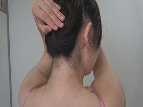 素人娘の全裸図鑑27　今時の女の子13名が恥らいながら脱衣していく様子をじっくり撮影した、変態紳士のためのヘアヌードコレクション　サンプル画像09